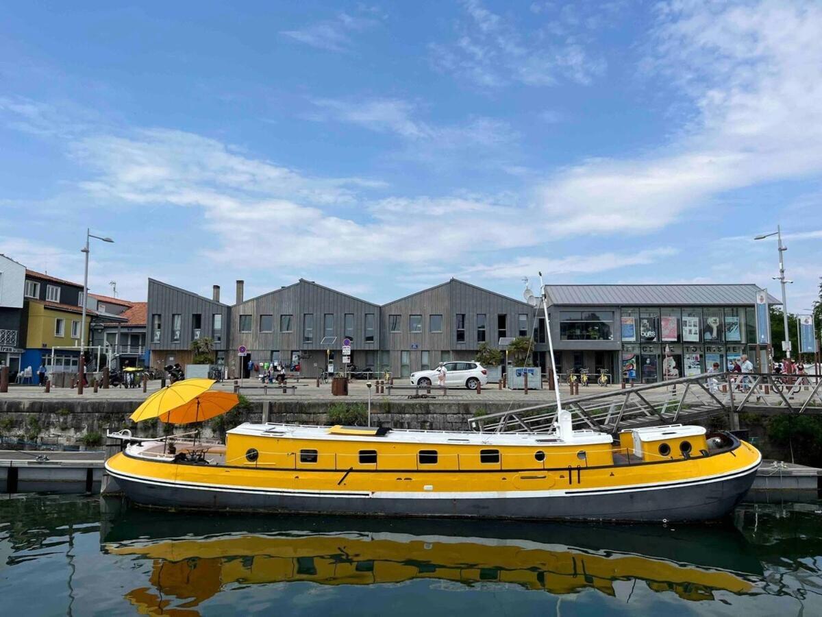 לה רושל Une Peniche Dans Le Bassin A Flot Du Vieux Port מראה חיצוני תמונה